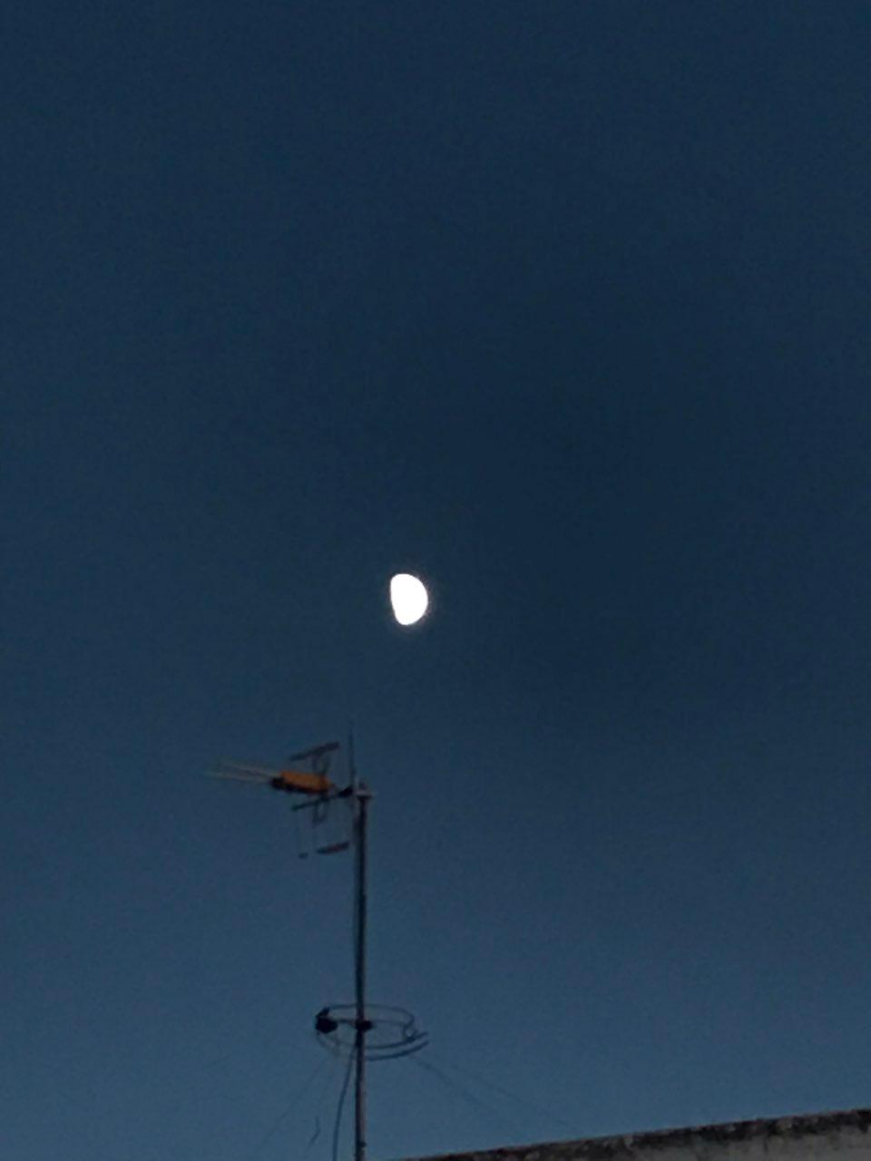 The Moon over Morón de la Frontera, España — first quarter, Lunar Day 10
