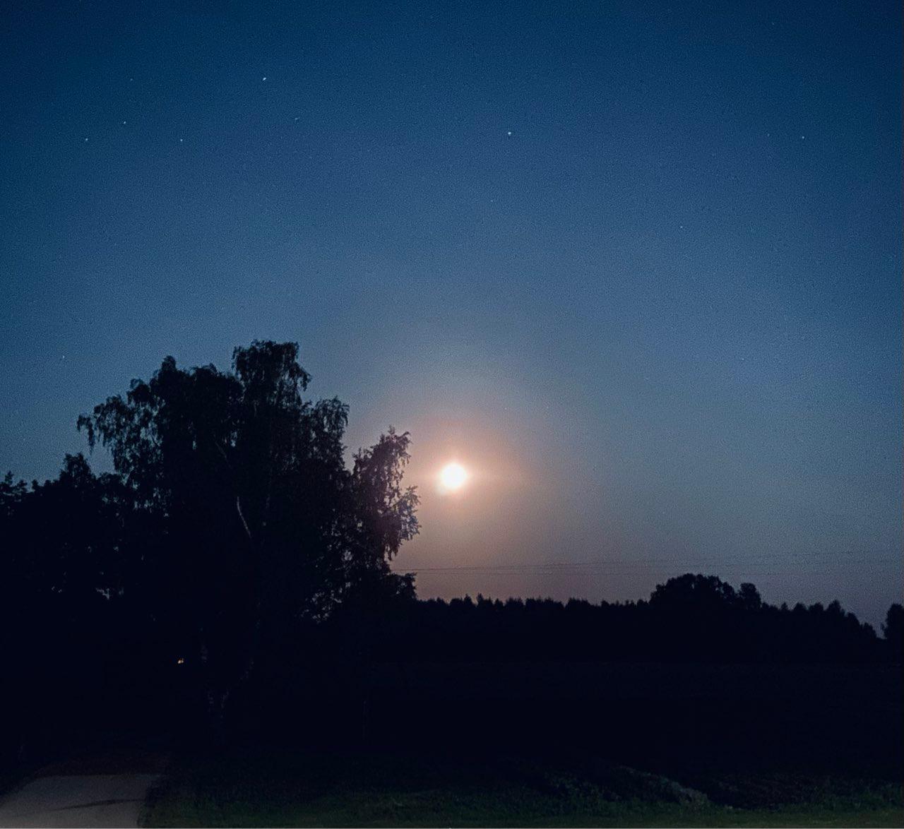 The Moon over Brenguļu pag., Latvia — full moon, Lunar Day 17