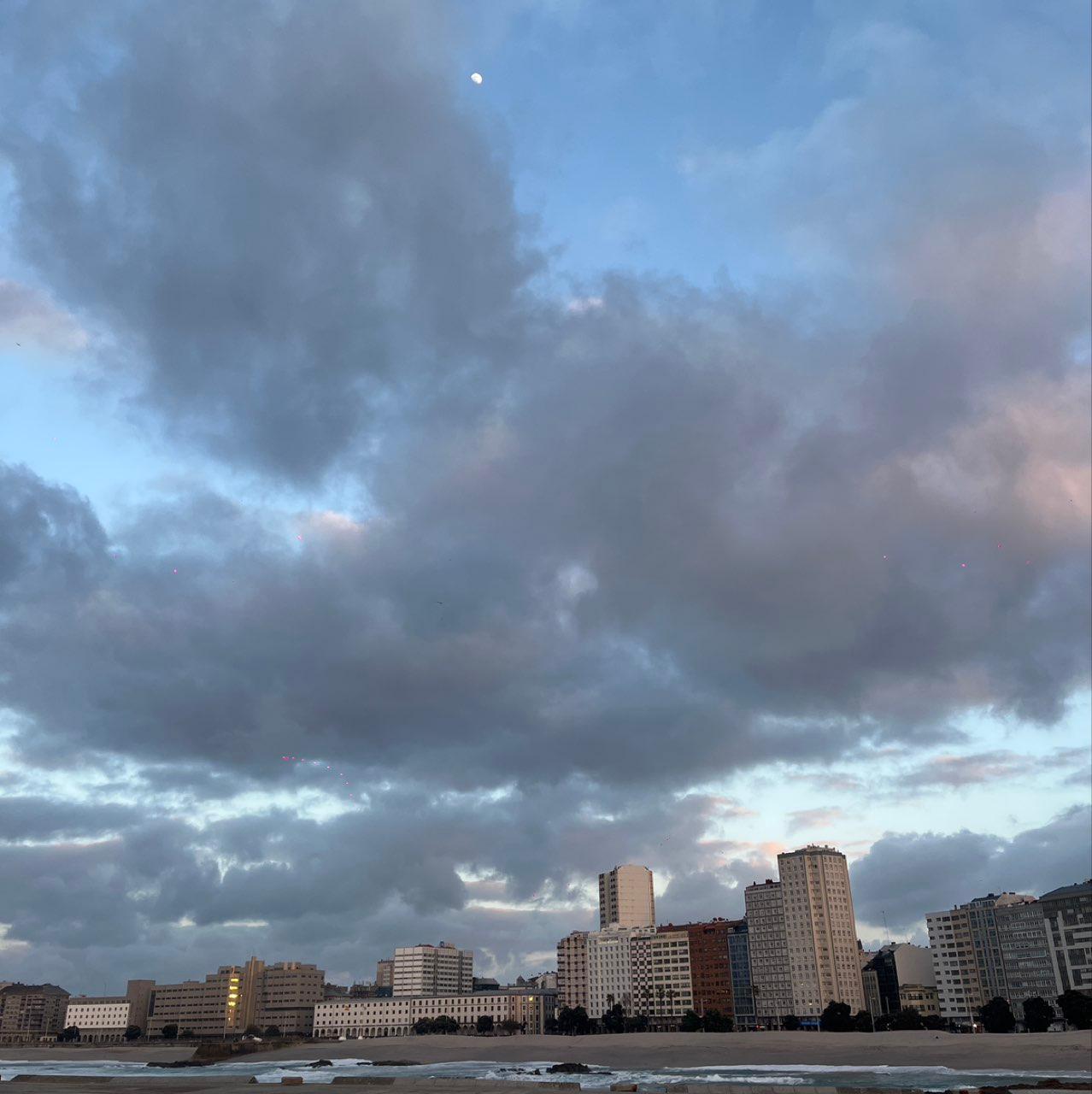 The Moon over A Coruña, España — waxing gibbous, Lunar Day 11