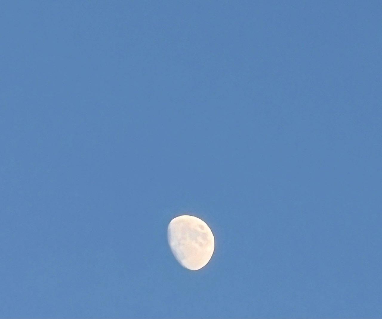 The Moon over Aix-en-Provence, France — waxing gibbous, Lunar Day 11
