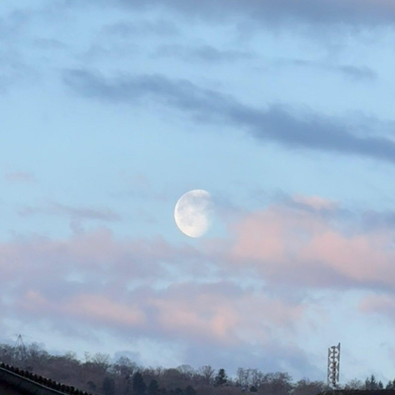The Moon over Däniken SO, Schweiz — waning gibbous, Lunar Day 19