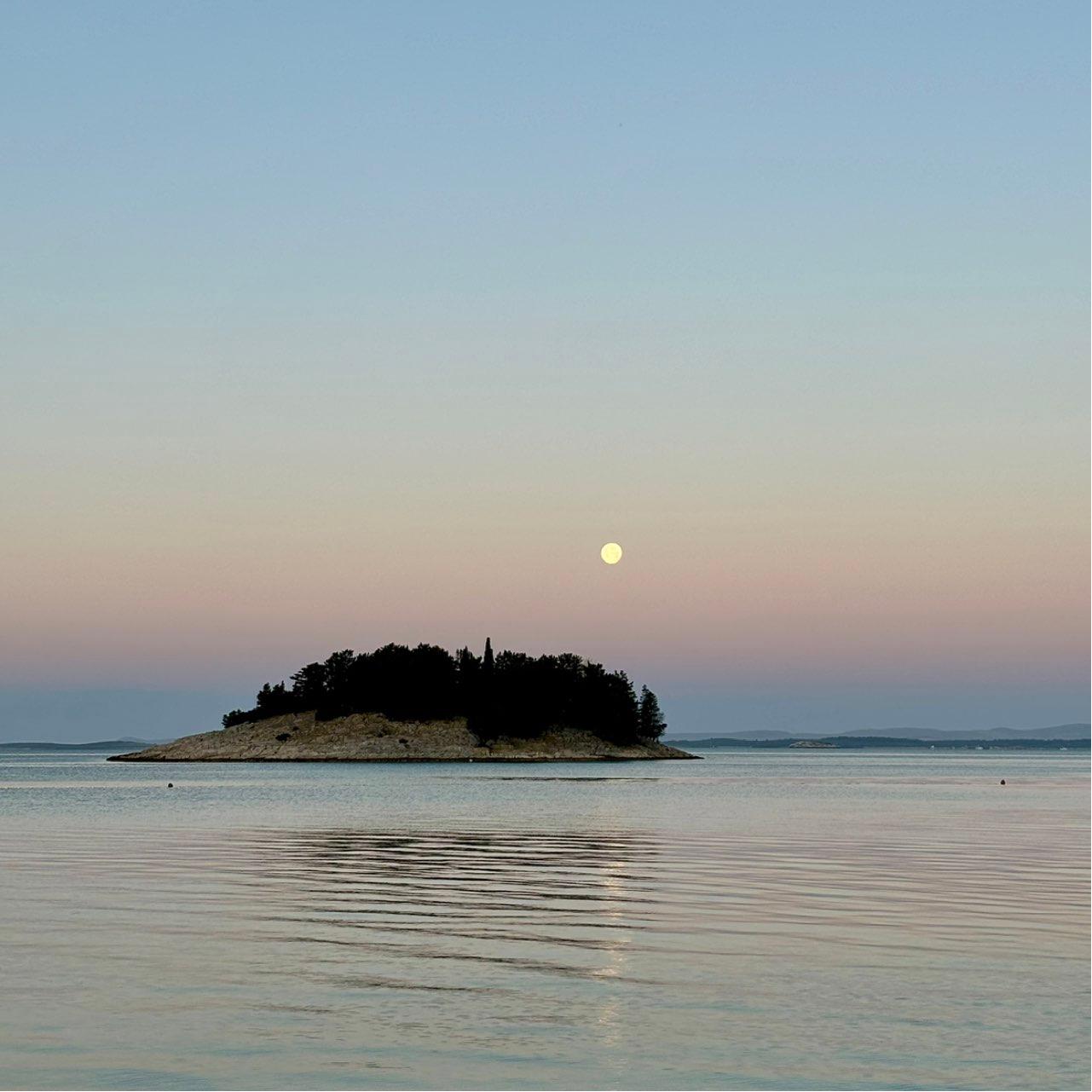 The Moon over Pakoštane, Croatia — full moon, Lunar Day 17
