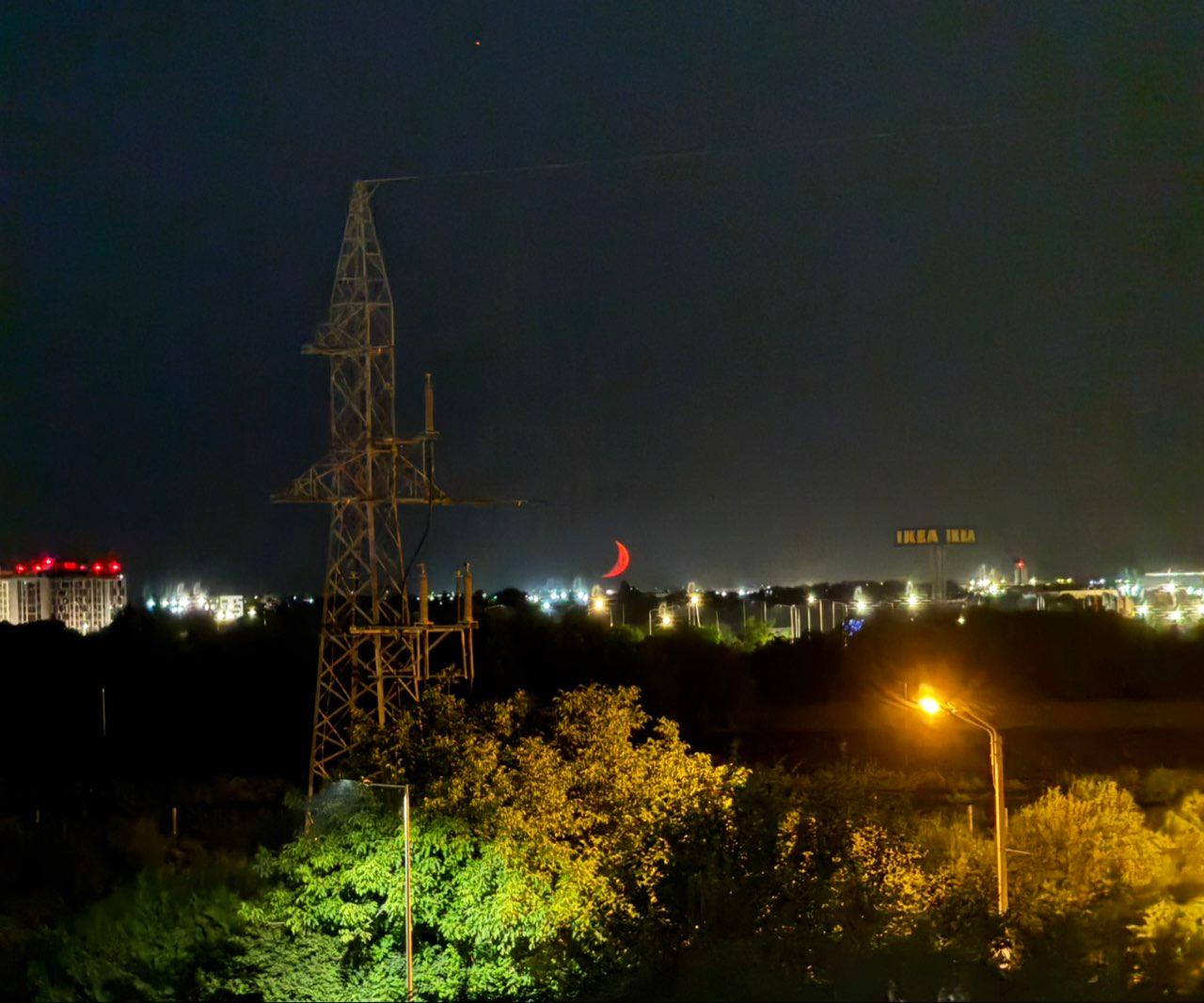 The Moon over Timișoara, România — waxing crescent, Lunar Day 5