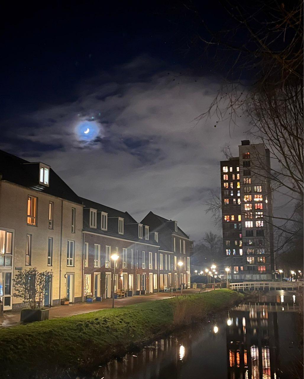 The Moon over Amsterdam, Nederland — waxing crescent, Lunar Day 4
