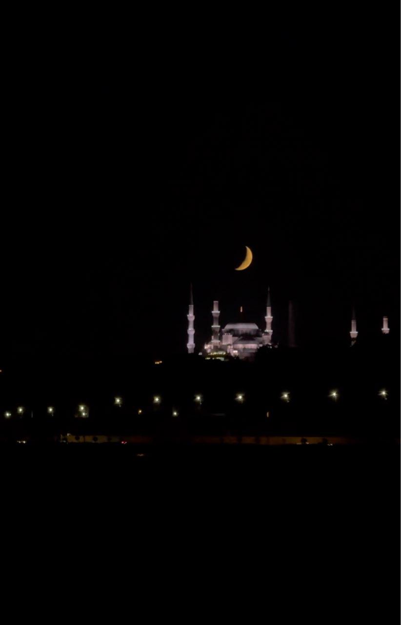 The Moon over Fatih, Türkiye — waxing crescent, Lunar Day 7