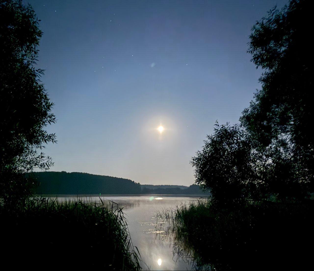 The Moon over Papernyanskiy, Belarus — waning gibbous, Lunar Day 19