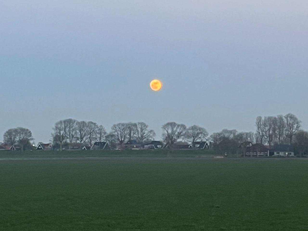 The Moon over Oosthuizen, Netherlands — full moon, Lunar Day 15