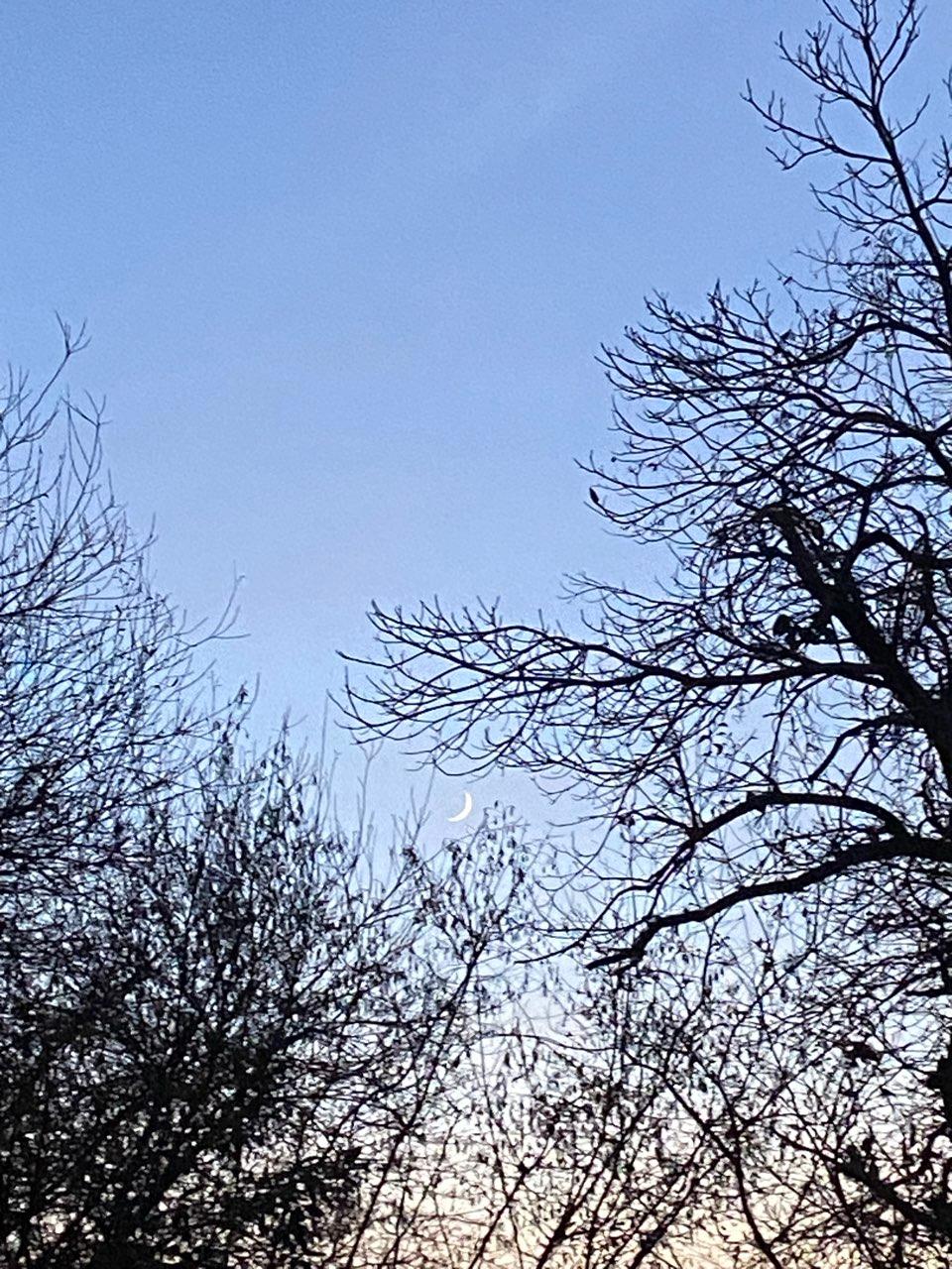 The Moon over Saint-Vincent-de-Tyrosse, France — waxing crescent, Lunar Day 3