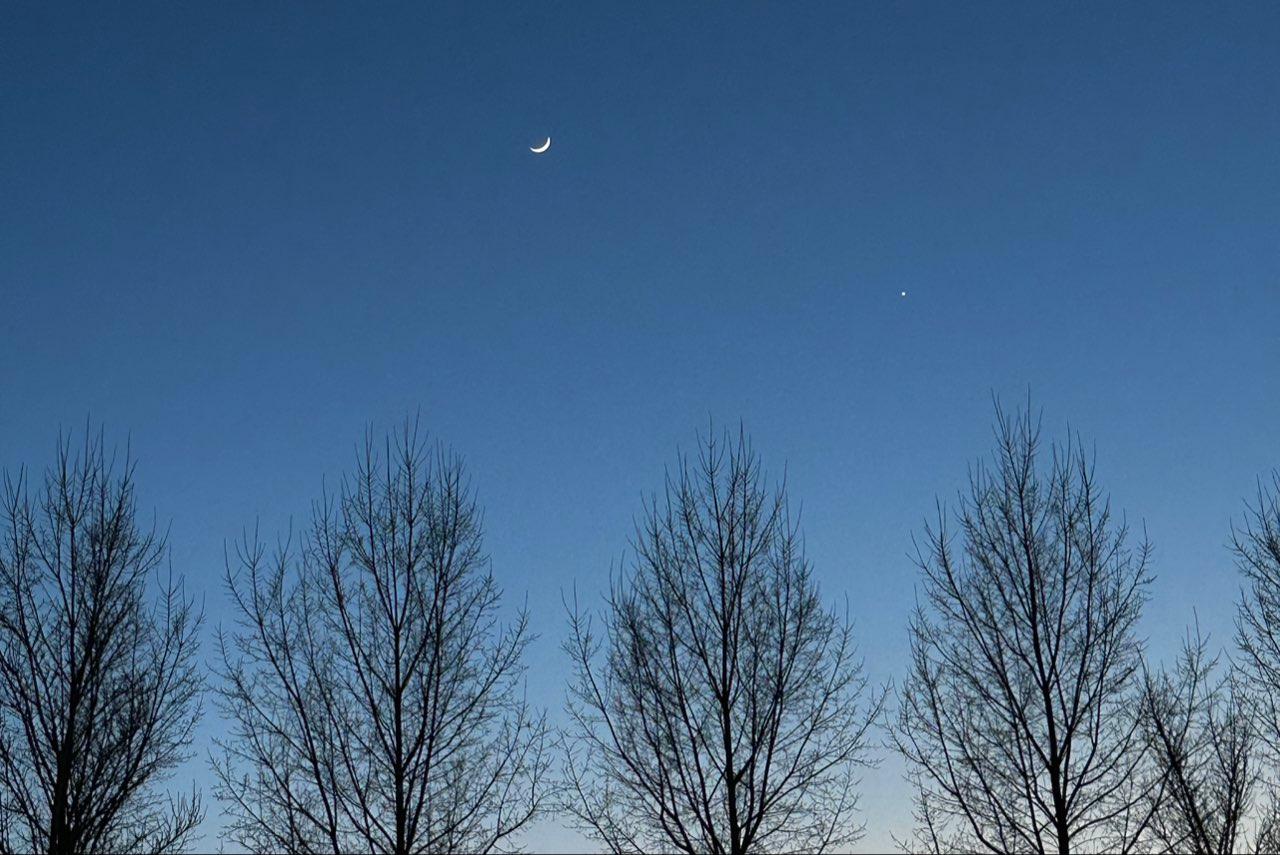 The Moon over Kraainem, Belgium — waxing crescent, Lunar Day 4