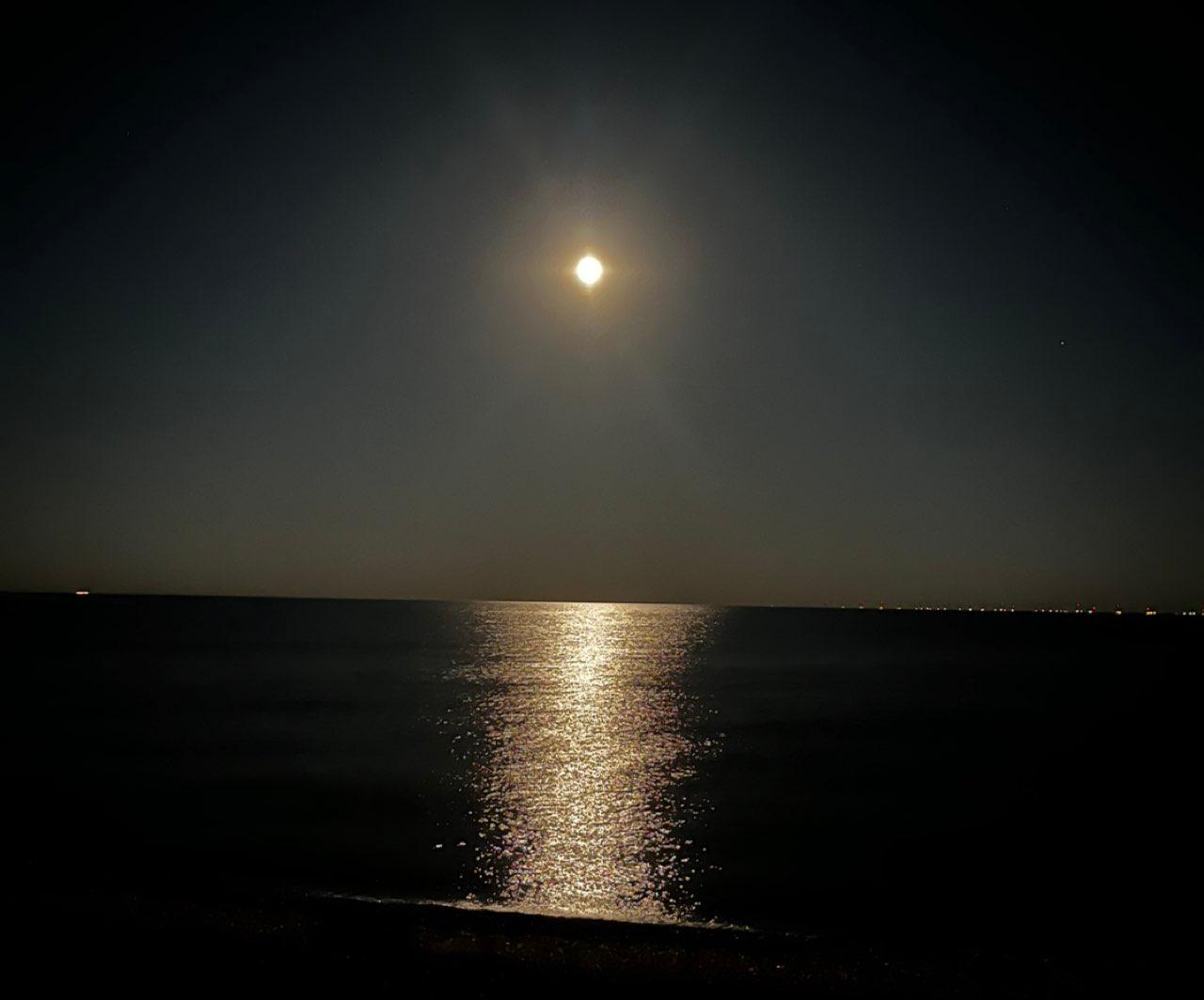 The Moon over Hove, United Kingdom — waning gibbous, Lunar Day 19