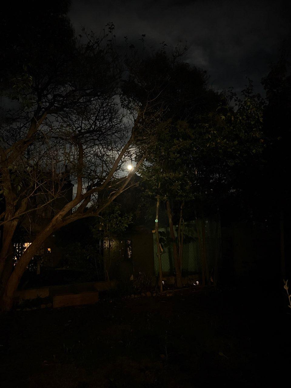 The Moon over Toulouse, Francia — full moon, Lunar Day 15