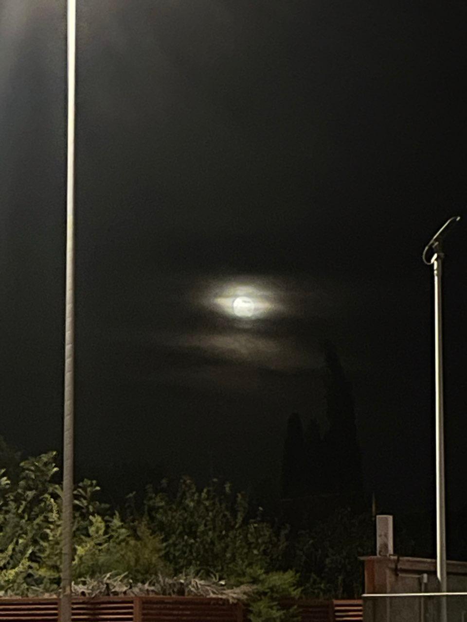 The Moon over Bari, Italy — waning gibbous, Lunar Day 17