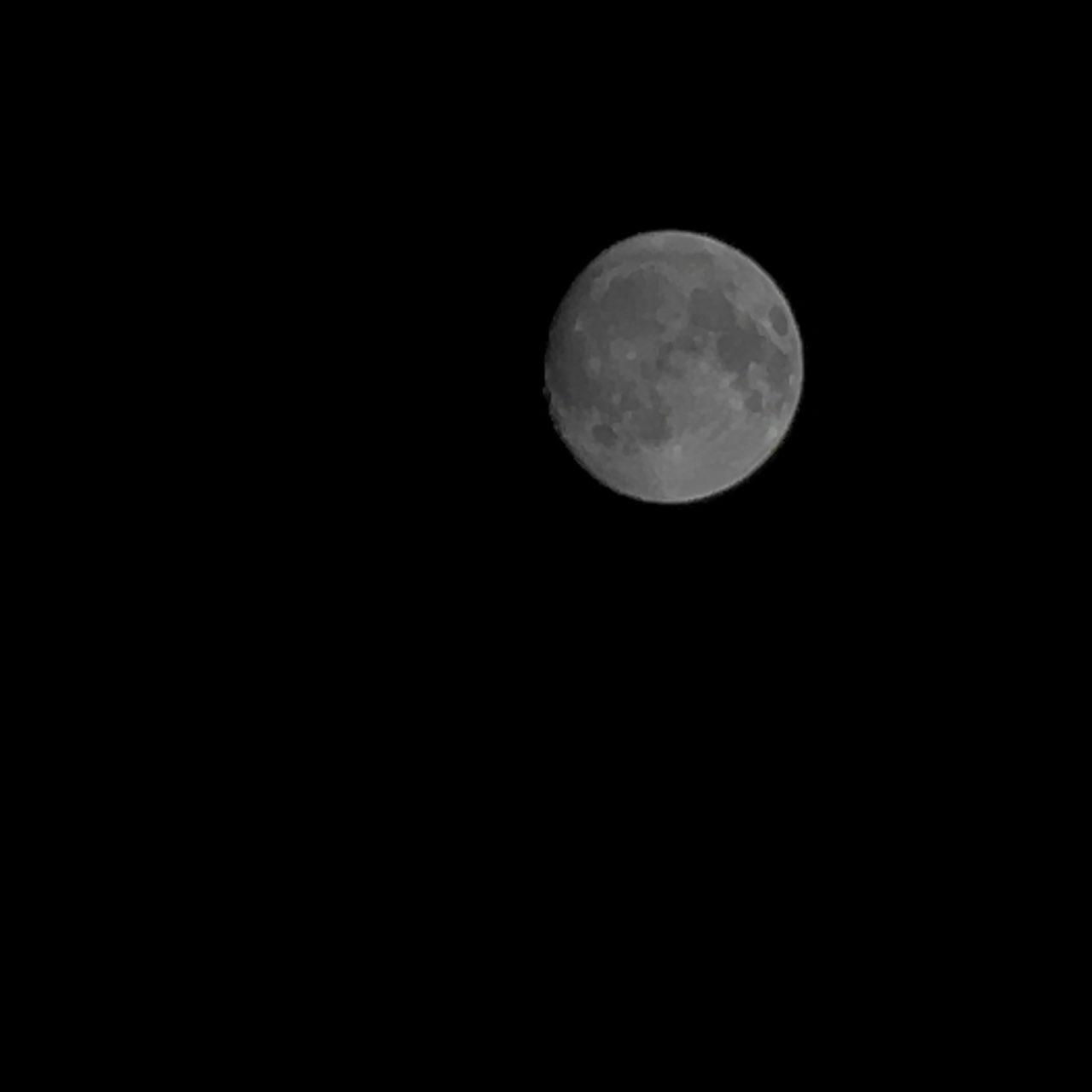 The Moon over Alcalá de Guadaíra, España — waxing gibbous, Lunar Day 14