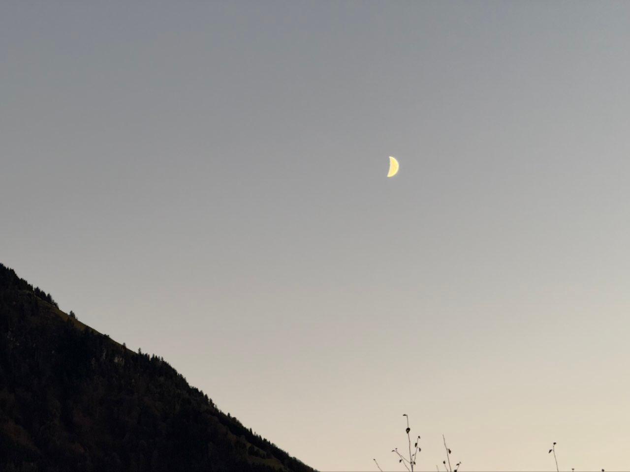 The Moon over Ennetbürgen, Schweiz — first quarter, Lunar Day 8