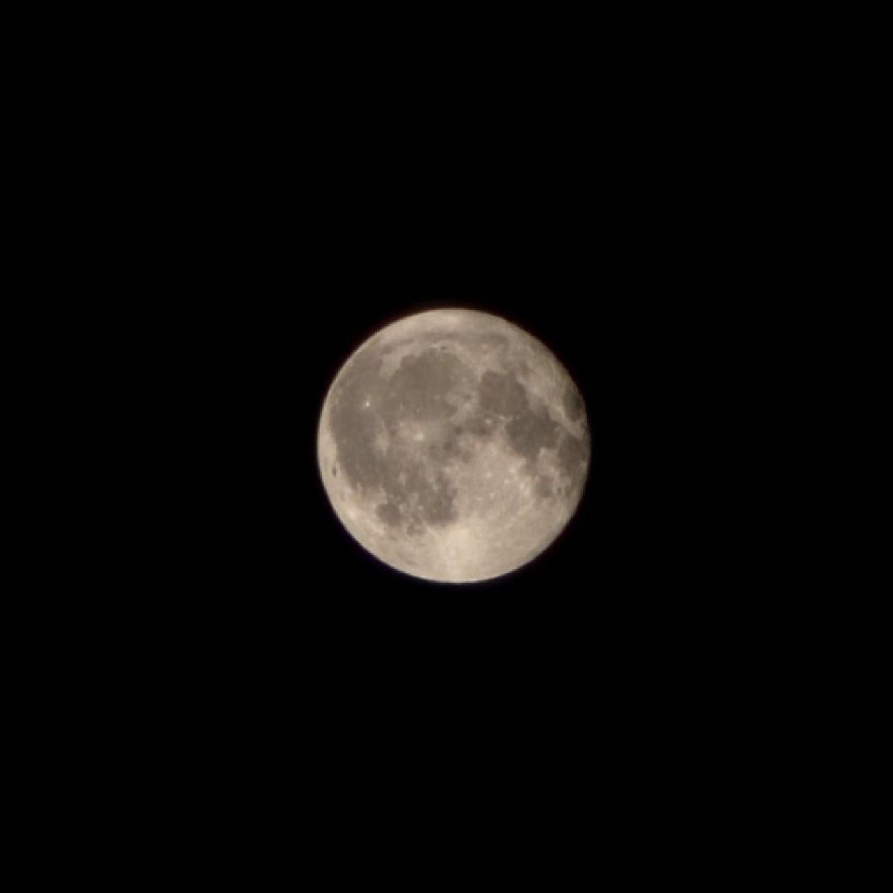 The Moon over Manchester, United Kingdom — full moon, Lunar Day 17