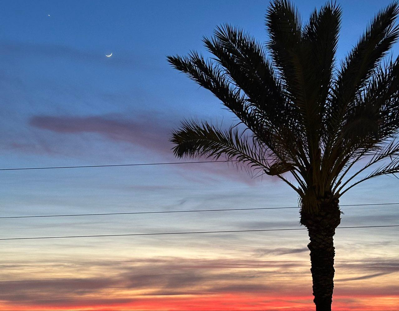 The Moon over San Fernando, España — waxing crescent, Lunar Day 3