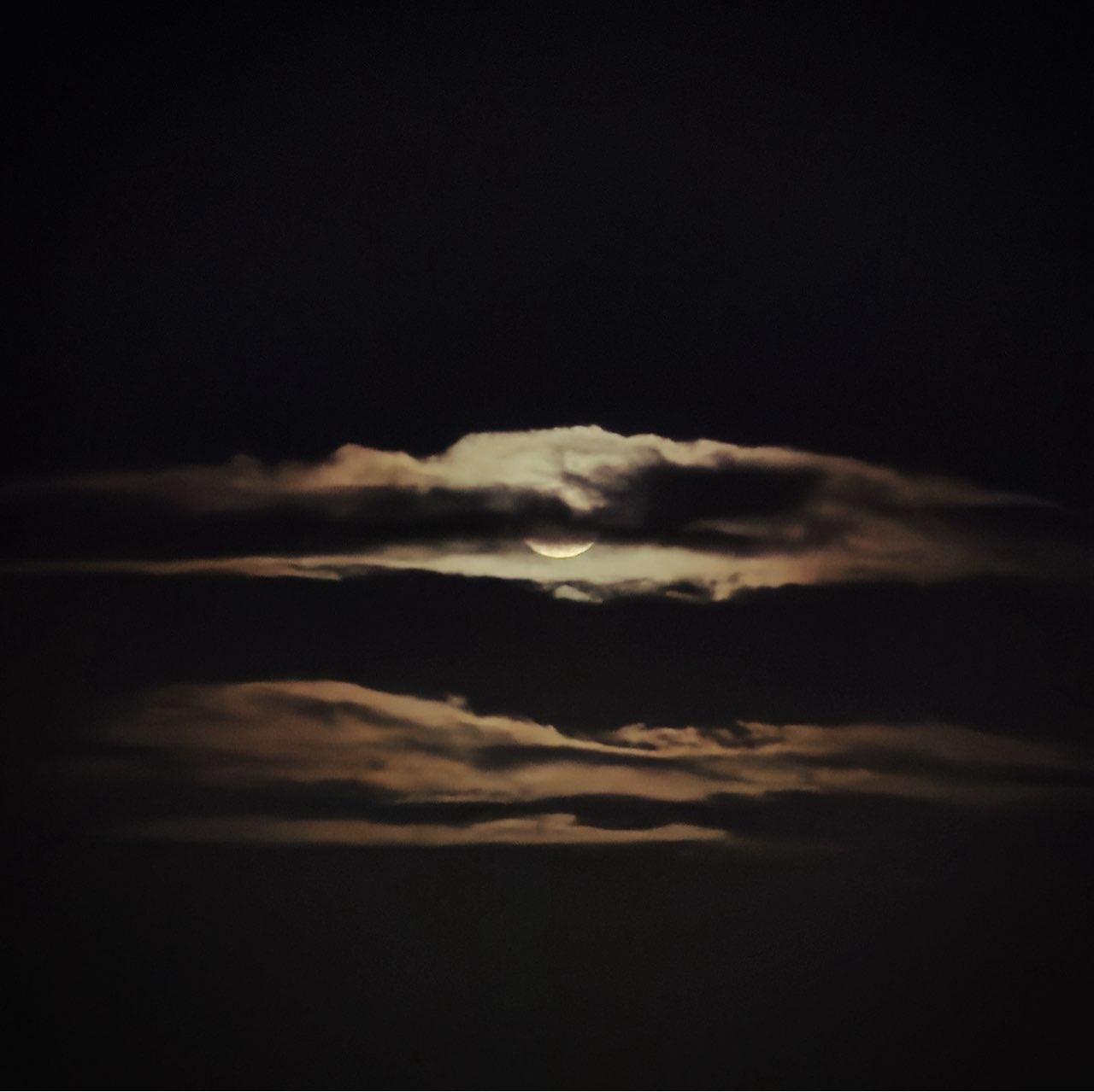 The Moon over Honolulu, United States — waxing gibbous, Lunar Day 12