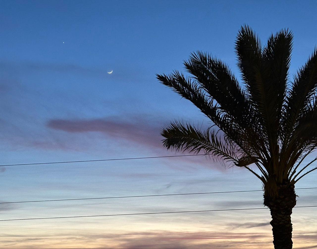 The Moon over San Fernando, España — waxing crescent, Lunar Day 3