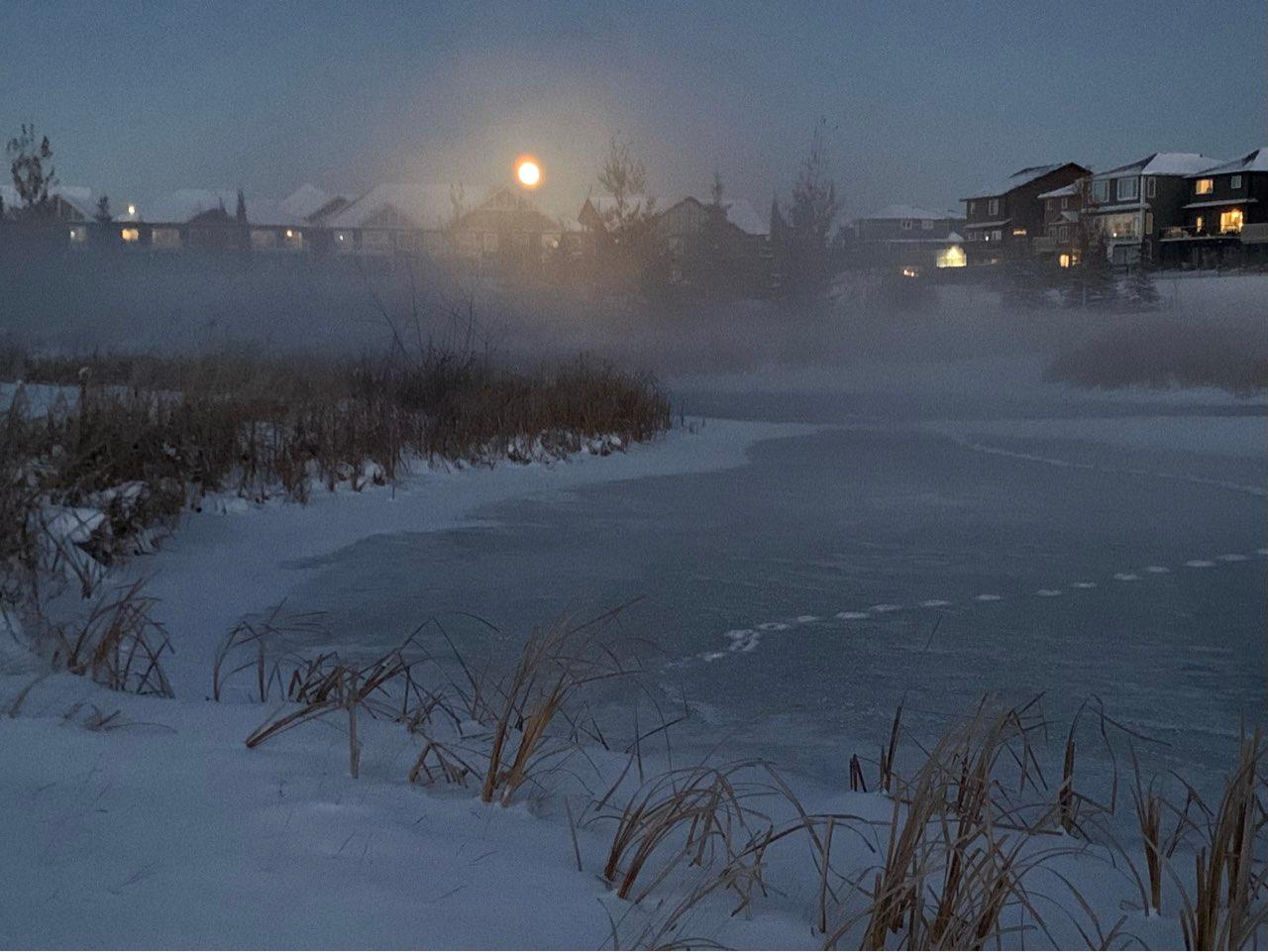 The Moon over Edmonton, Canada — full moon, Lunar Day 17