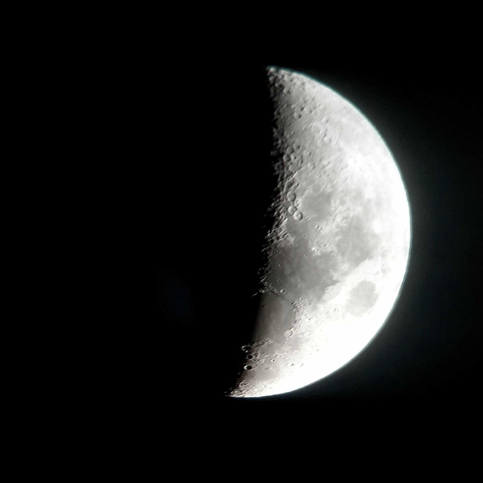 The Moon over Lebanon — first quarter, Lunar Day 8