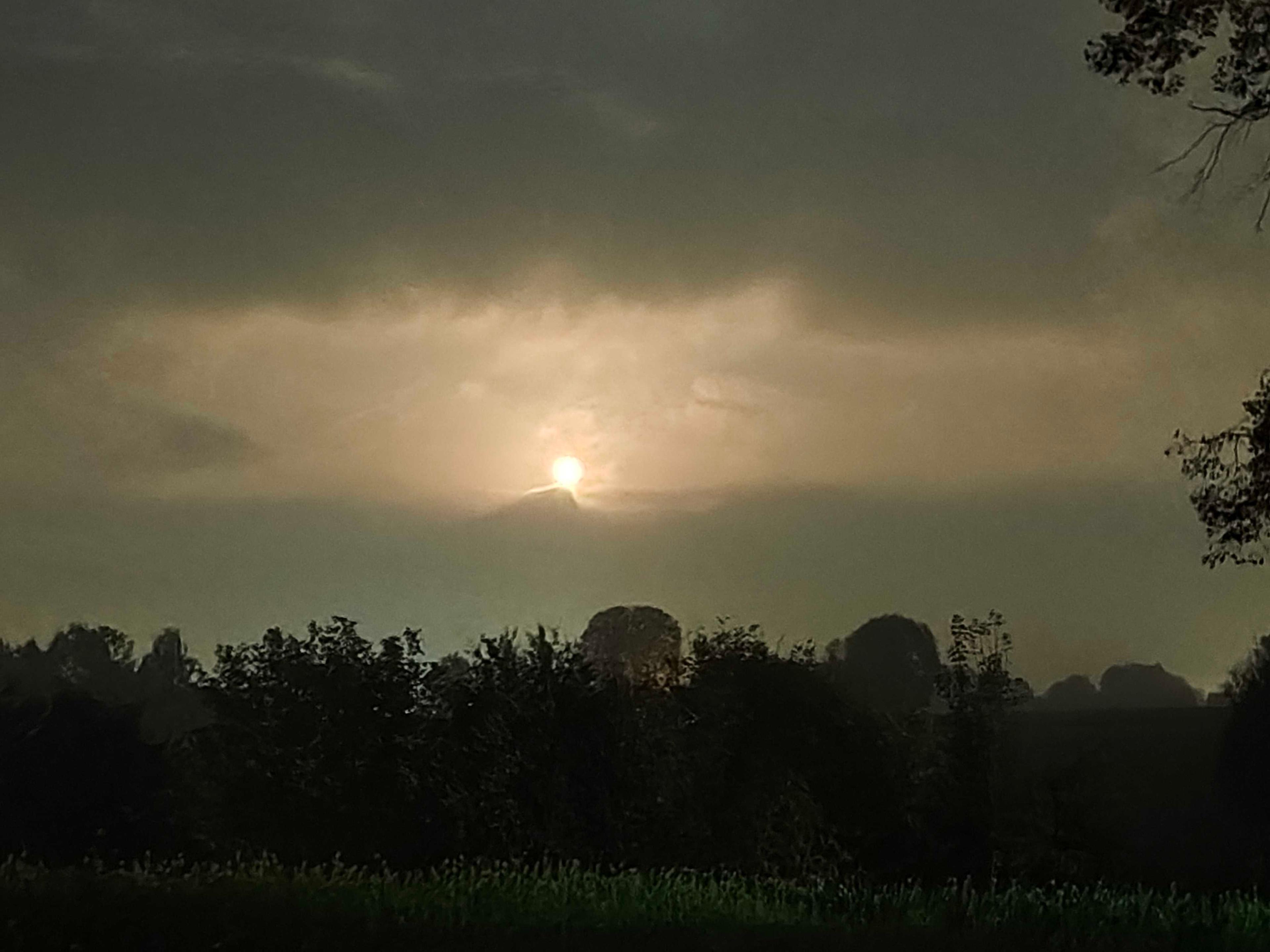 The Moon over Spenge, Deutschland — waning gibbous, Lunar Day 20
