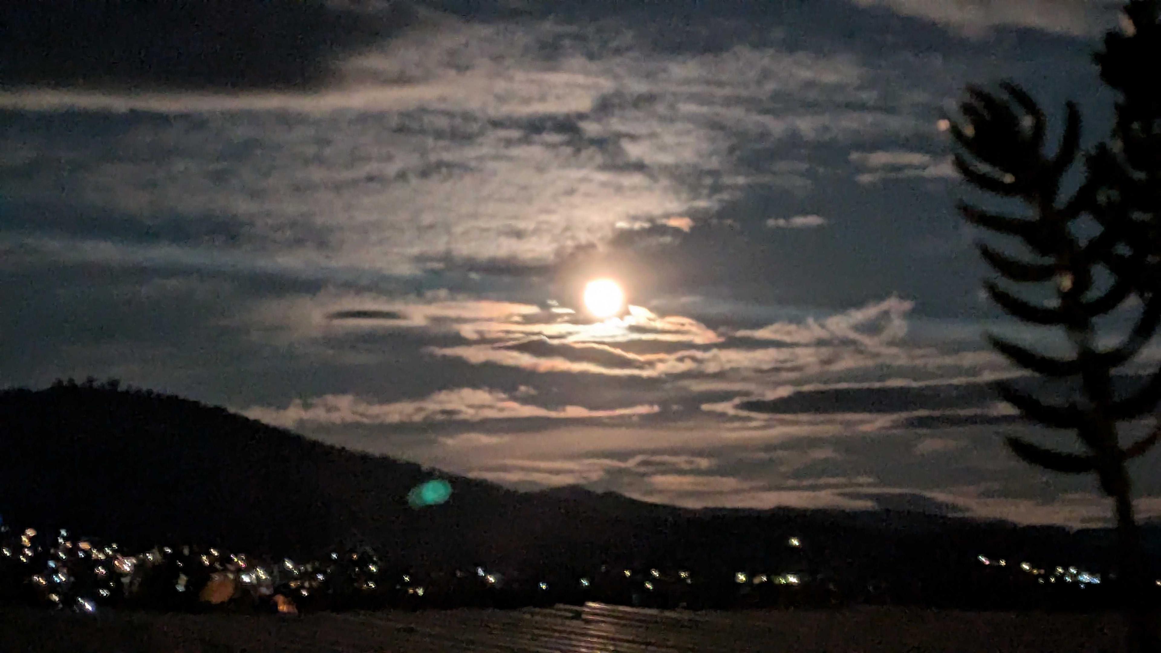 The Moon over West Tamworth, Australia — full moon, Lunar Day 18