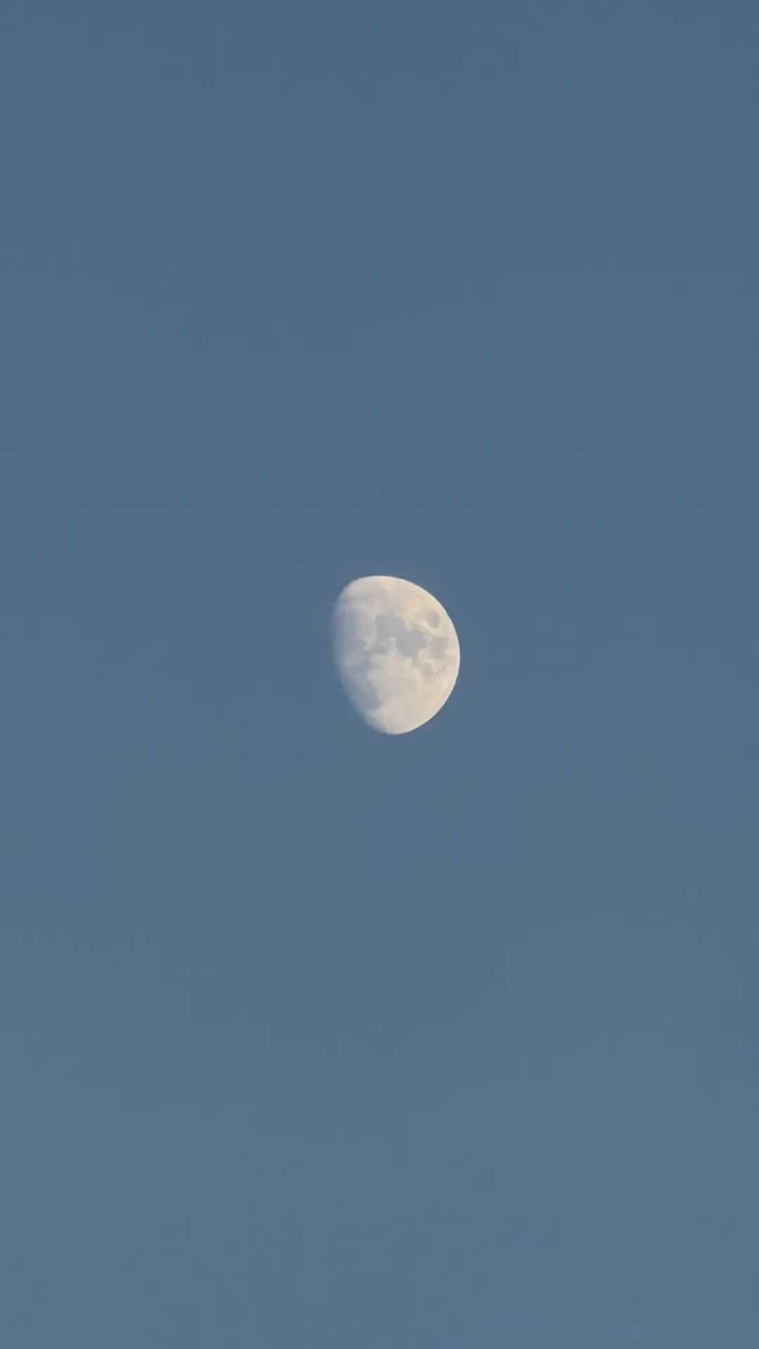 The Moon over Большой Сочи, Россия — waxing gibbous, Lunar Day 11