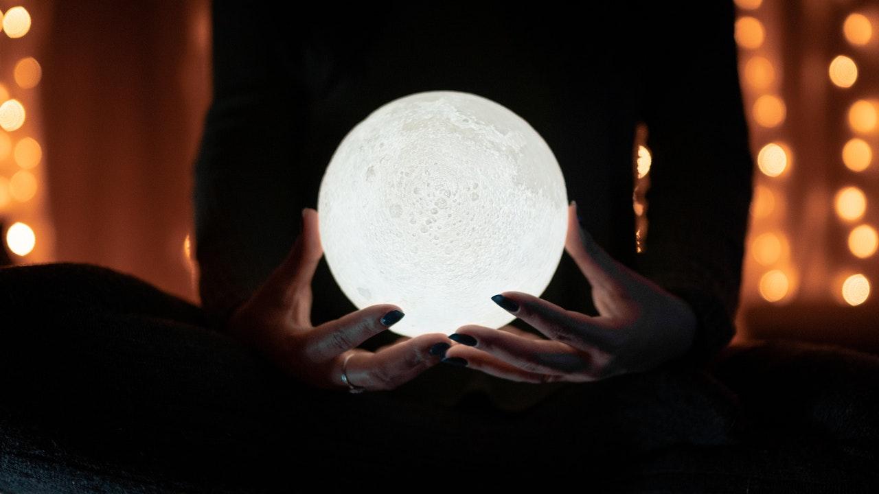 Illustration for How Lunar Energy Comforts You